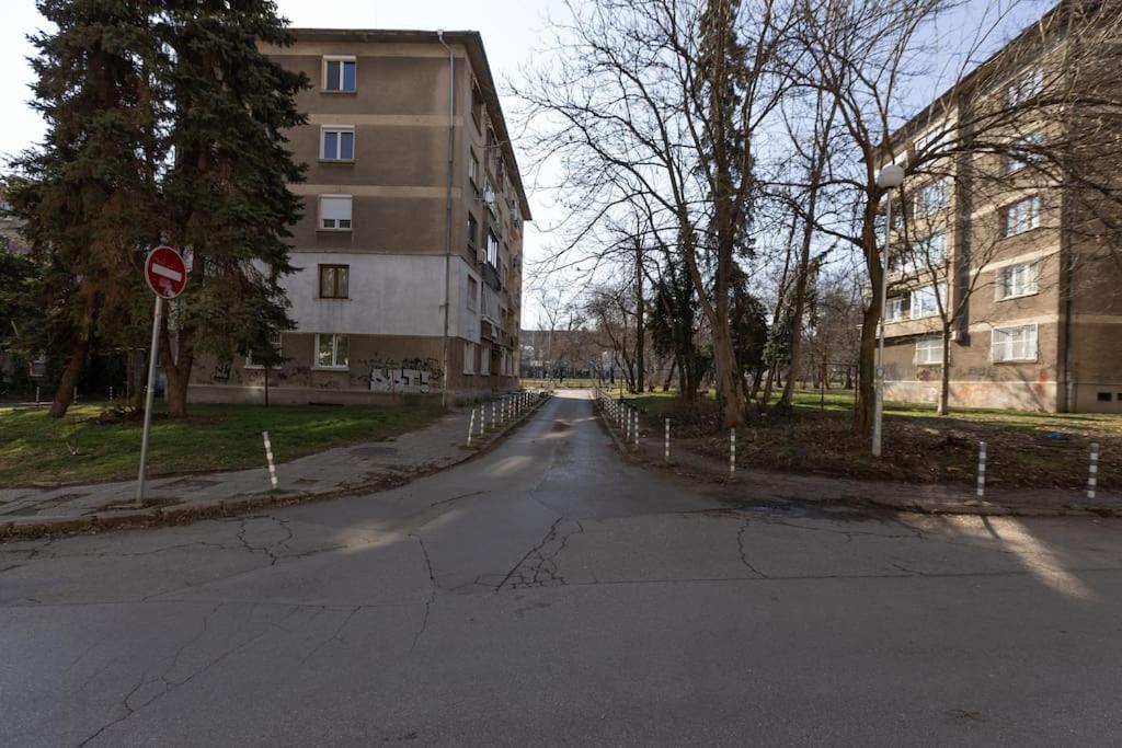 ソフィアSunny & Convenient On Dondoukov Blvd, 1 Bdr Zaimovアパートメント エクステリア 写真